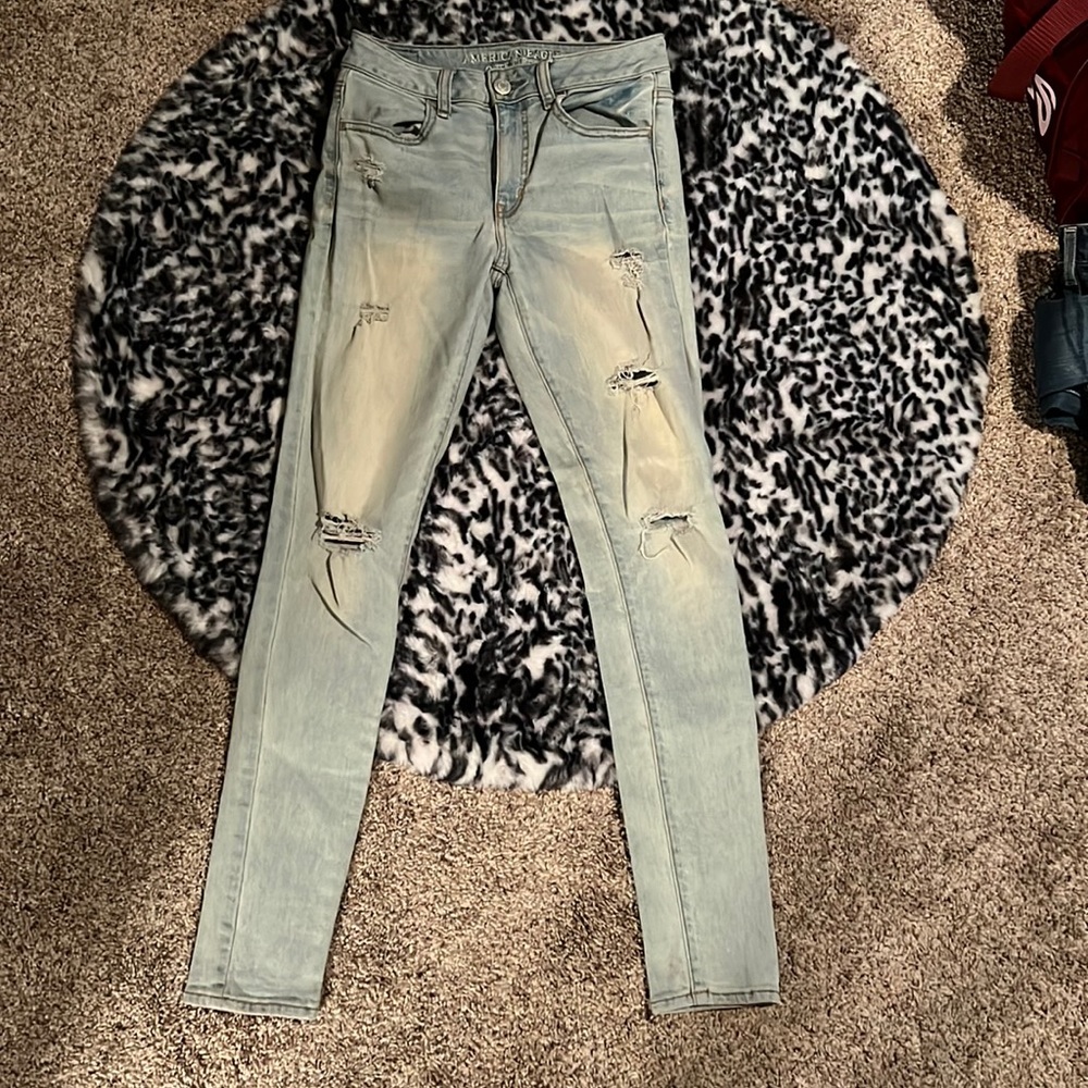 American Eagle light wash ripped skinny jeans